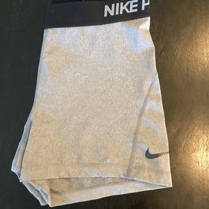 Grey Nike pro’s